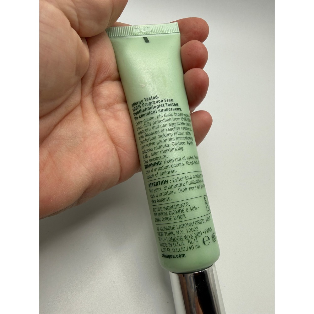 Clinique Redness Solutions Daily Protective Base SPF 15 Green Tint Primer 1.35oz - Picture 3 of 4